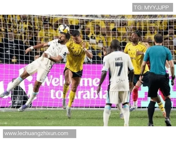 卡德西亚与多法尔的激烈对决揭示了足球战术的魅力与团队协作的重要性