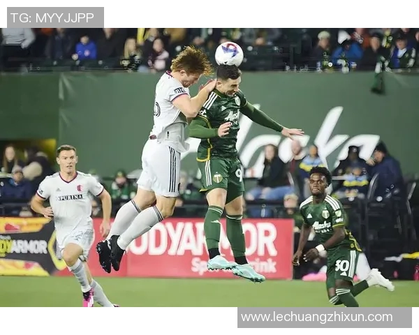 波特兰木队与西雅图球队的激烈对决引发球迷热情高涨